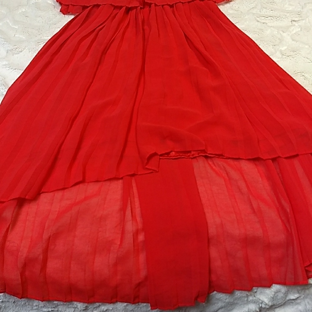 Red dress - Picture 2 of 3
